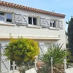 Spacieuse A Avec Piscine Et Jardin.