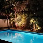 Villa Spacieuse A Avec Piscine Et Jardin.