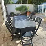 Spacieuse A Avec Piscine Et Jardin.