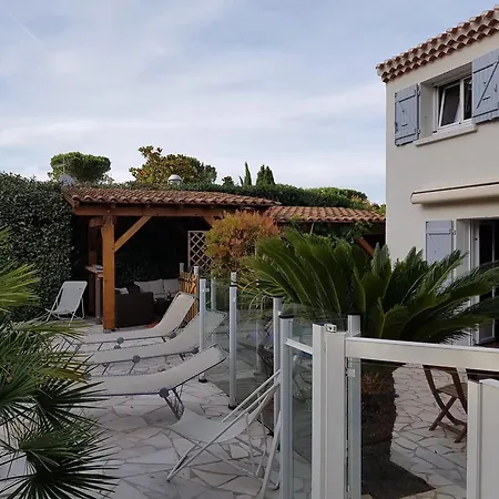 فيلة Spacieuse A Avec Piscine Et Jardin.