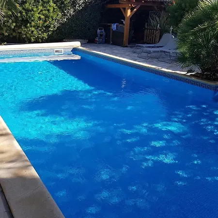 Spacieuse A Avec Piscine Et Jardin. فيلة آجد