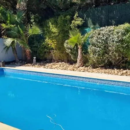 فيلة Spacieuse A Avec Piscine Et Jardin. آجد
