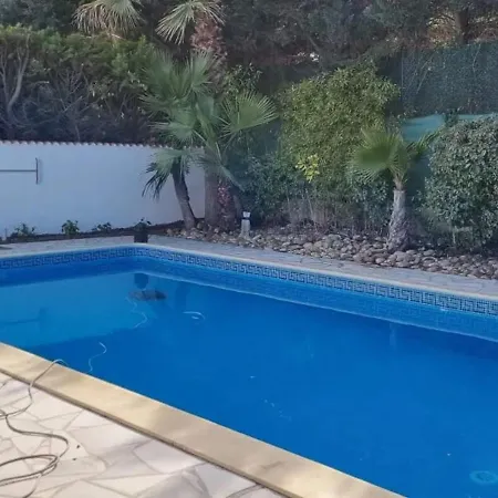 فيلة Spacieuse A Avec Piscine Et Jardin. *