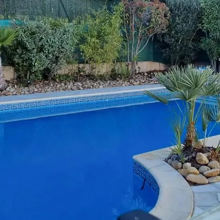 فيلة Spacieuse A Avec Piscine Et Jardin.