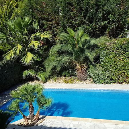 Spacieuse A Avec Piscine Et Jardin. فيلة آجد