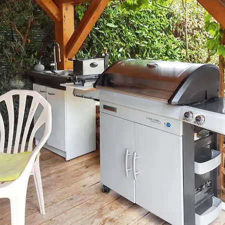 Spacieuse A Avec Piscine Et Jardin. فيلة *